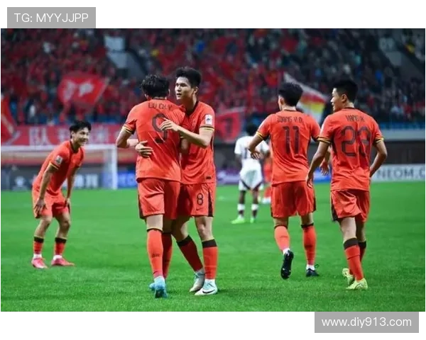 中国男足备战世界杯预选赛全力以赴 新阵容亮相备受关注 中国男足备战世界杯预选赛全力以赴 新阵容亮相备受关注